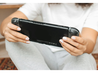 Технические новинки для геймеров - Портативные игровые консоли 2024 года