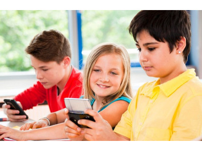 Какой купить смартфон для школьника